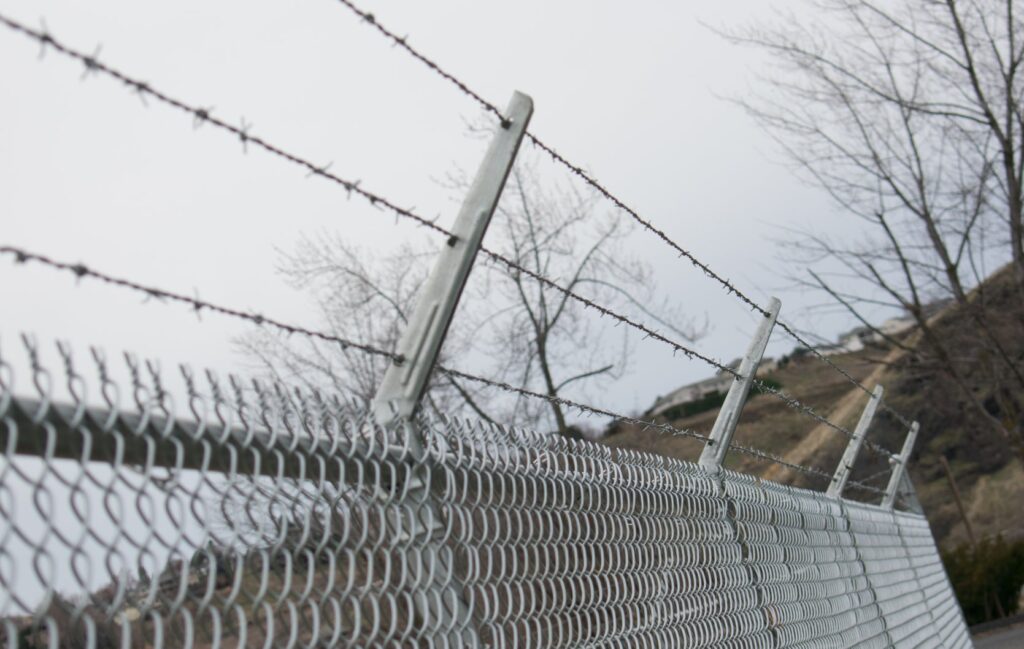 barbed wire fence clarkston wa 